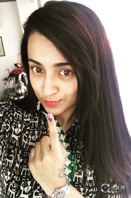 Celebrities-Cast-Vote-in-TN-Elections